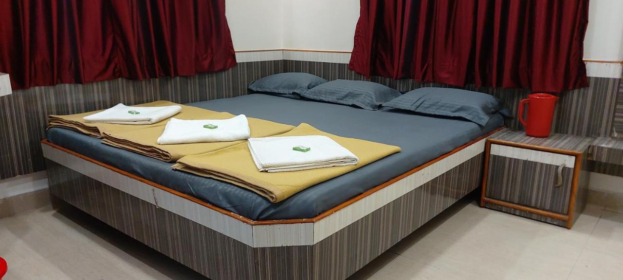 Sai Raghunandan Guest House Shirdi Exterior photo