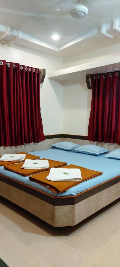 Sai Raghunandan Guest House Shirdi Exterior photo