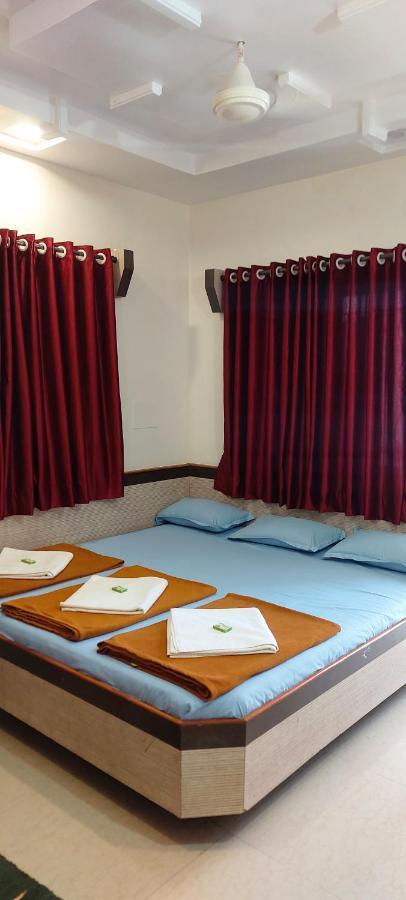 Sai Raghunandan Guest House Shirdi Exterior photo