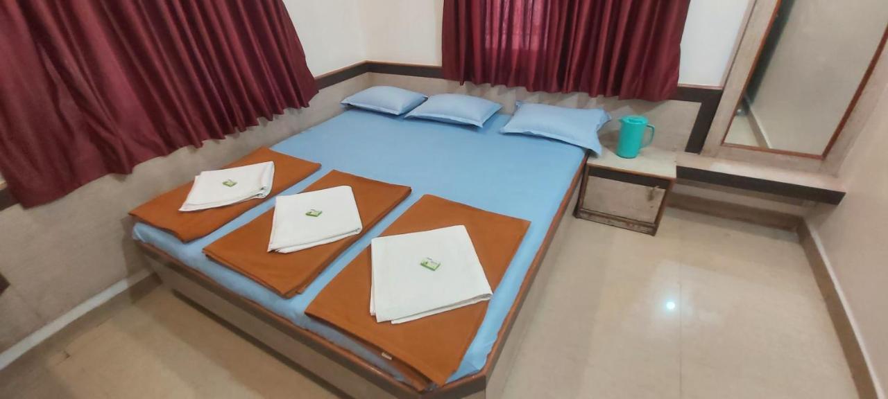 Sai Raghunandan Guest House Shirdi Exterior photo